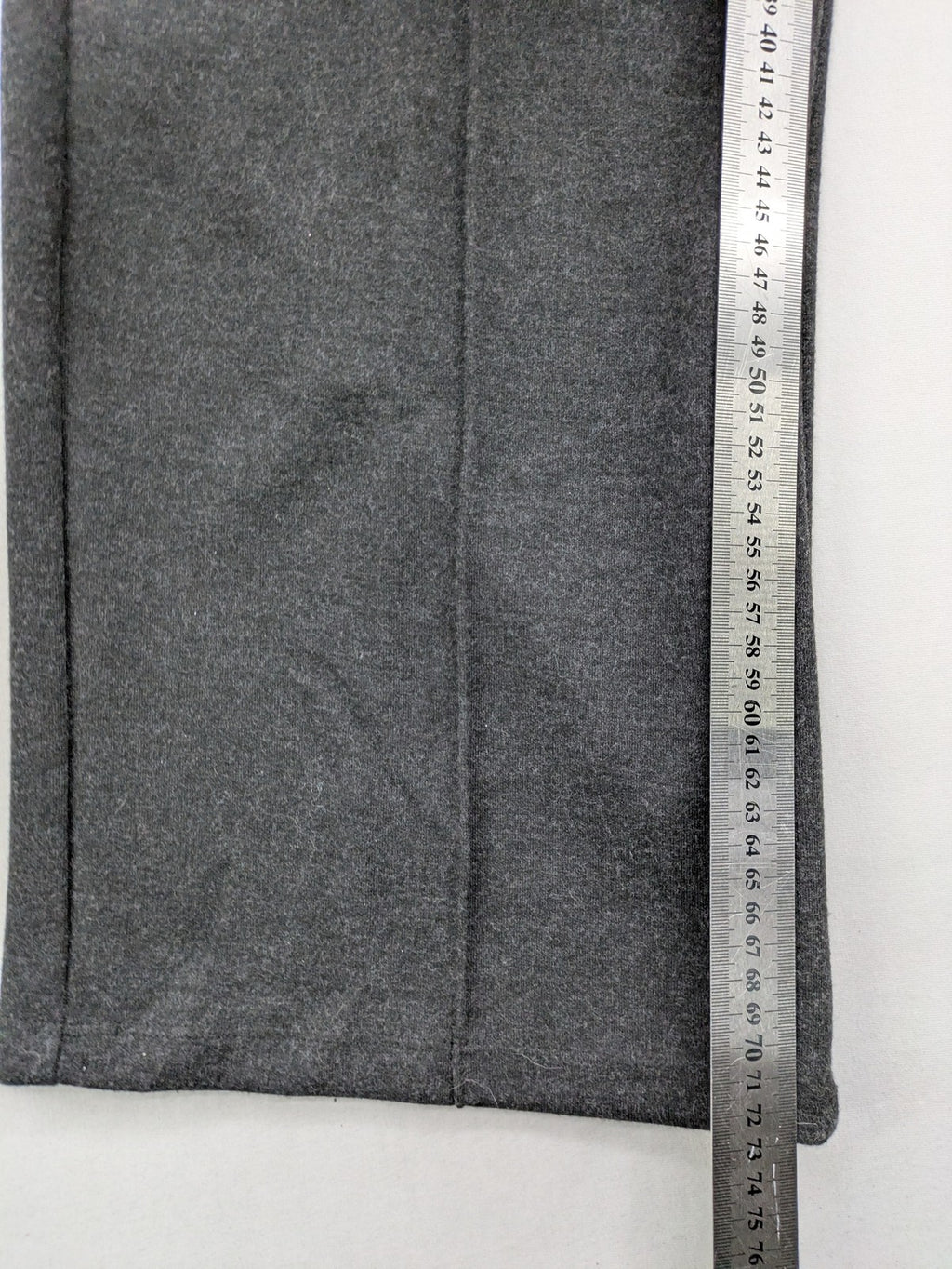 Zara grey wide-leg pants with front decorative seams and soft fabric blend.