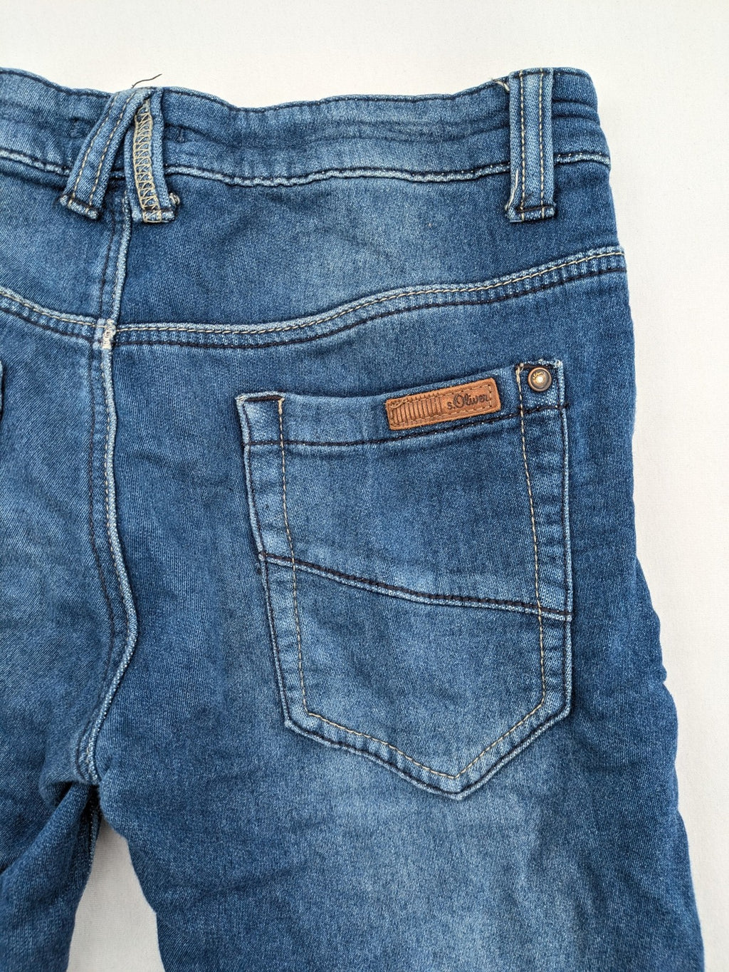 s.Oliver blue straight jeans slim fit with ripped knee details and 5-pocket style