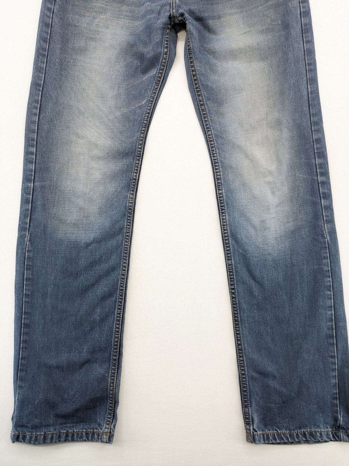 R-Stone Jeans blue straight leg denim with washed effect and "Fashion Wear" embroidery.