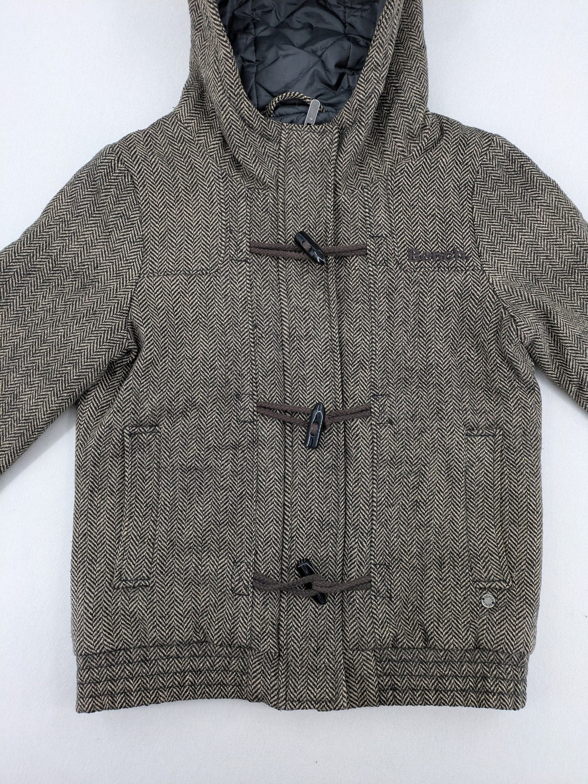 Bench beige-brown duffle coat with herringbone pattern and toggle closures.