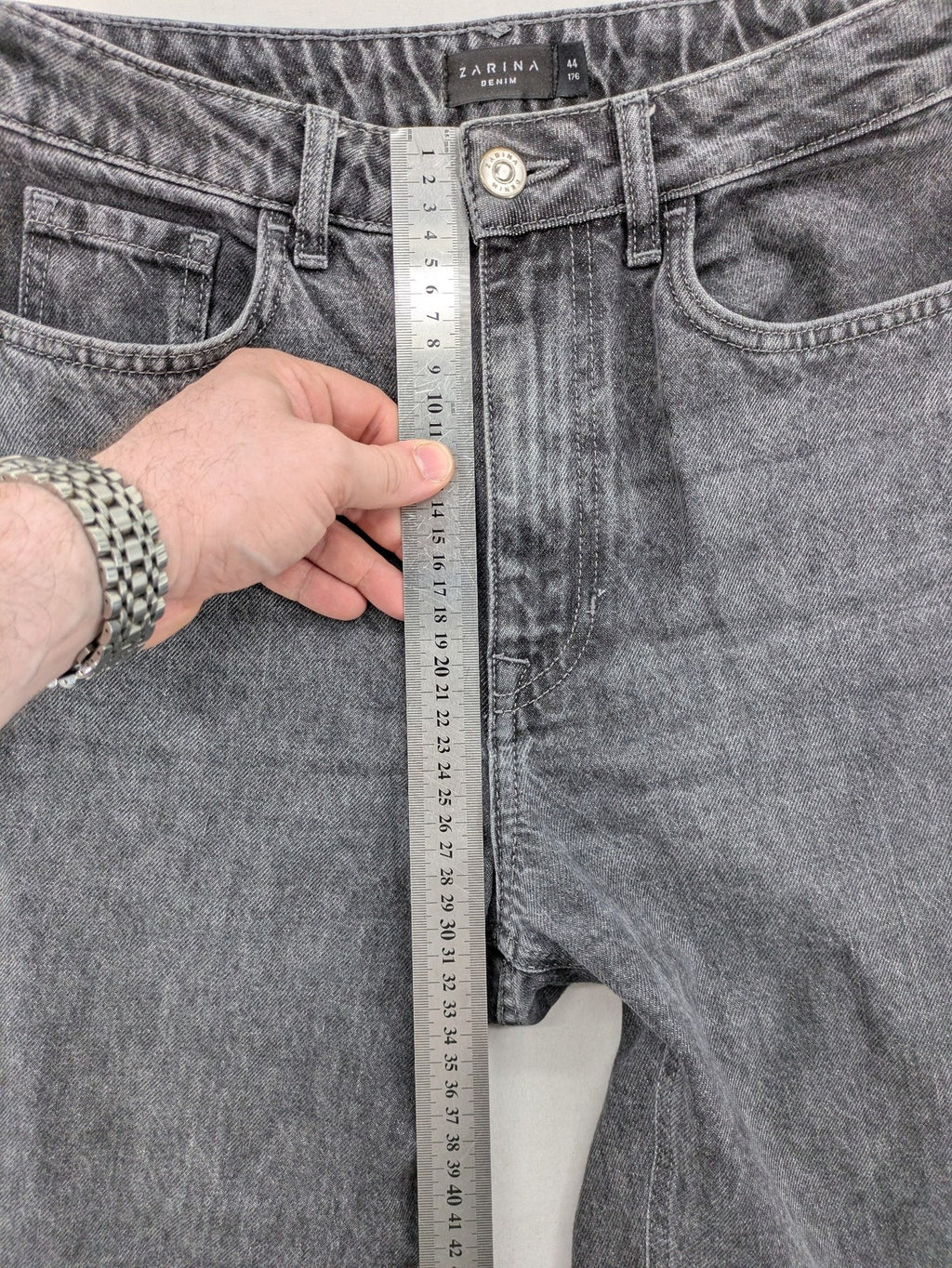 Zarina grey straight jeans high waist with classic 5-pocket design and washed denim texture.