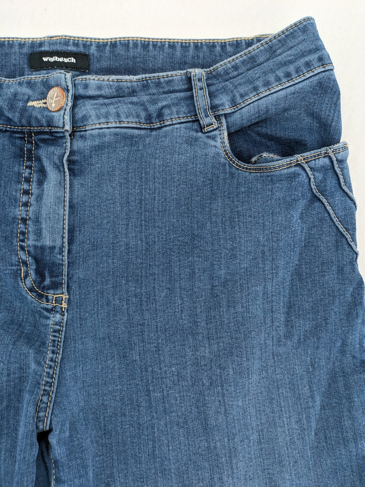 Walbusch blue straight jeans 5-pocket design with zipper and button closure