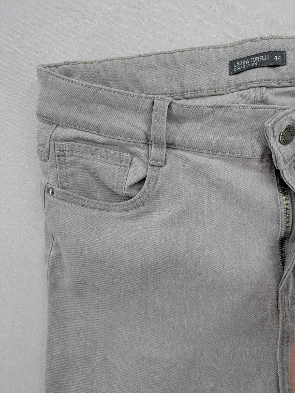 Laura Torelli grey straight jeans with classic 5-pocket design and slim fit silhouette.