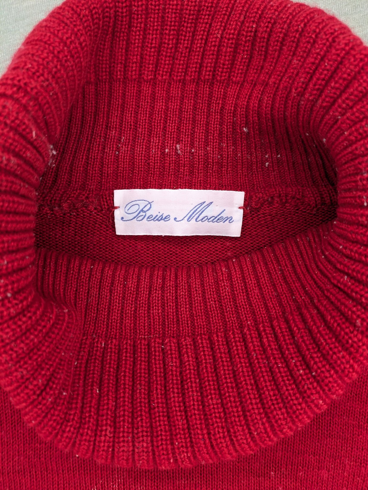 Beise Moden red turtle neck jumper ribbed cuffs warm wool blend