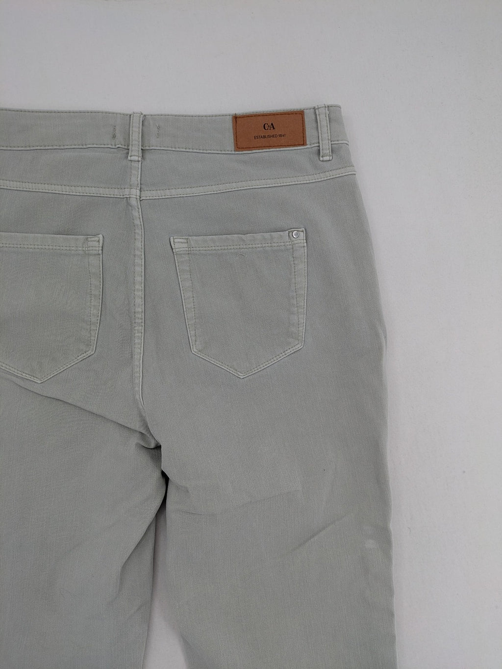 C&A grey slim fit straight jeans with classic 5-pocket design and zipper.