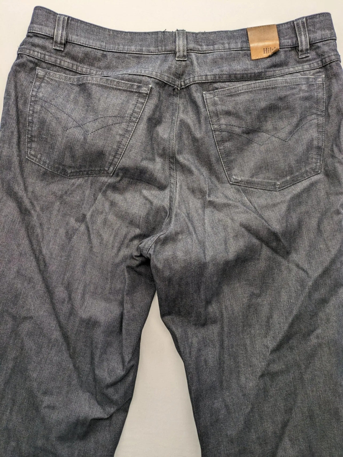 Hiltl grey straight jeans classic 5-pocket design with zipper, premium denim material.