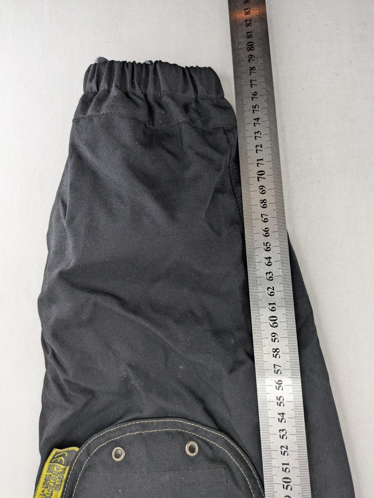 Pharao cream chaps with integrated knee protectors and adjustable waist belt.