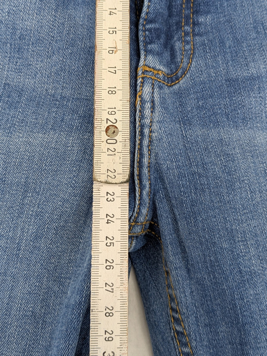 MNG blue straight jeans with kick-flare leg and raw hem, made of cotton blend.