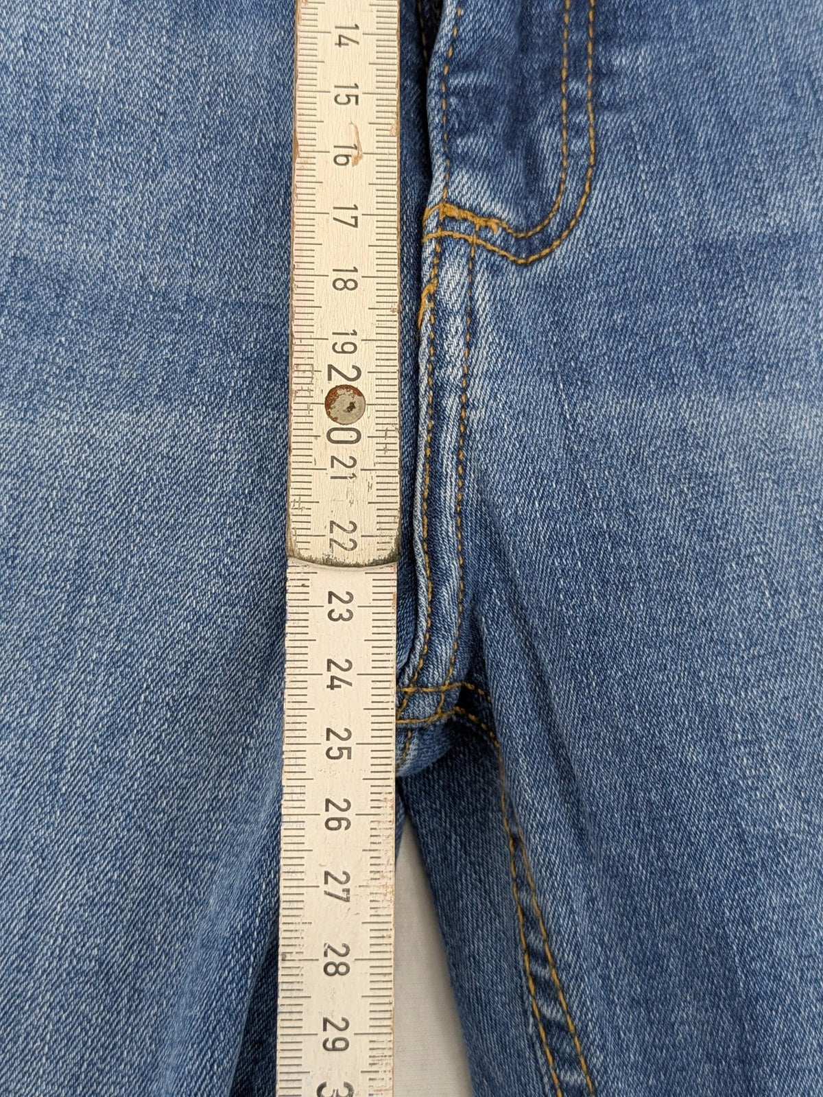 MNG blue straight jeans with kick-flare leg and raw hem, made of cotton blend.