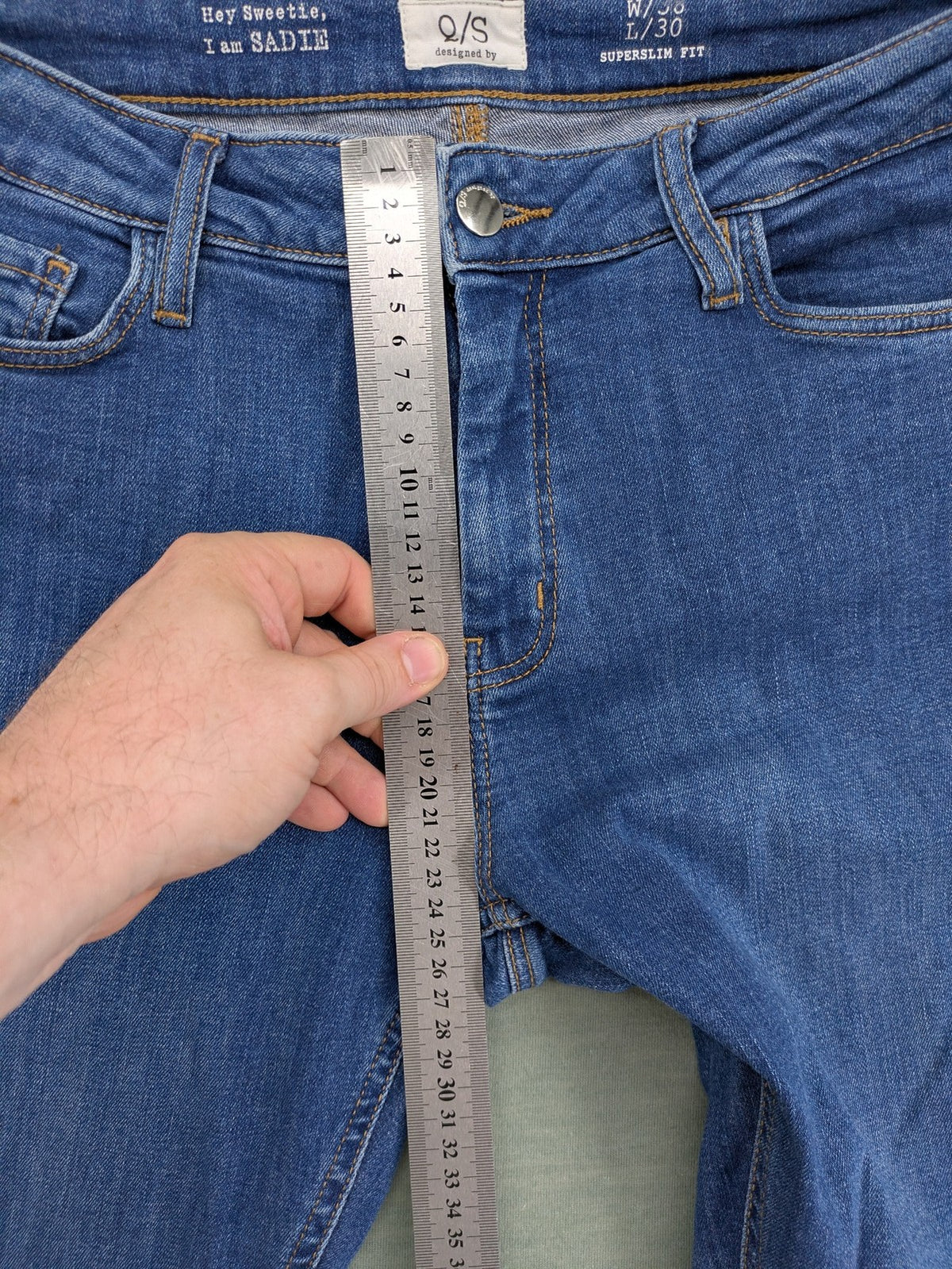 Q/S blue superslim fit jeans with classic 5-pocket style and zipper detail.