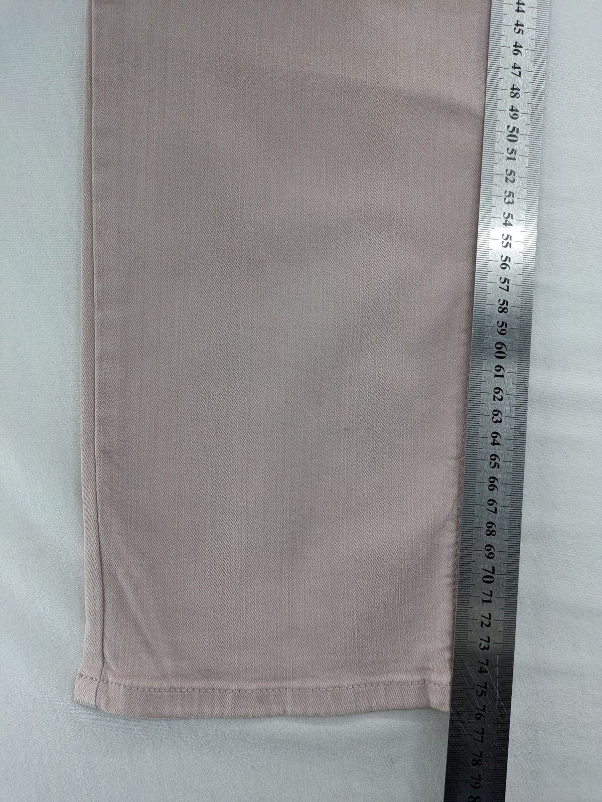 Gerry Weber pink straight jeans classic 5-pocket style with zipper and button closure.