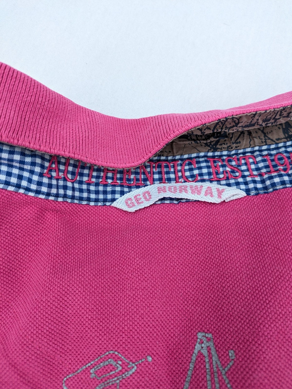Geographical Norway pink polo shirt with embroidered Saint Malo design and Gingham trim.