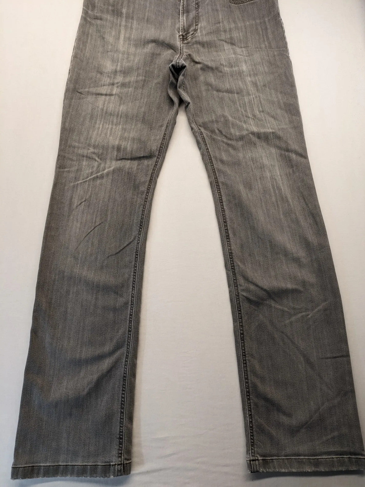 BRAX grey straight jeans with classic 5-pocket style and washed denim finish.