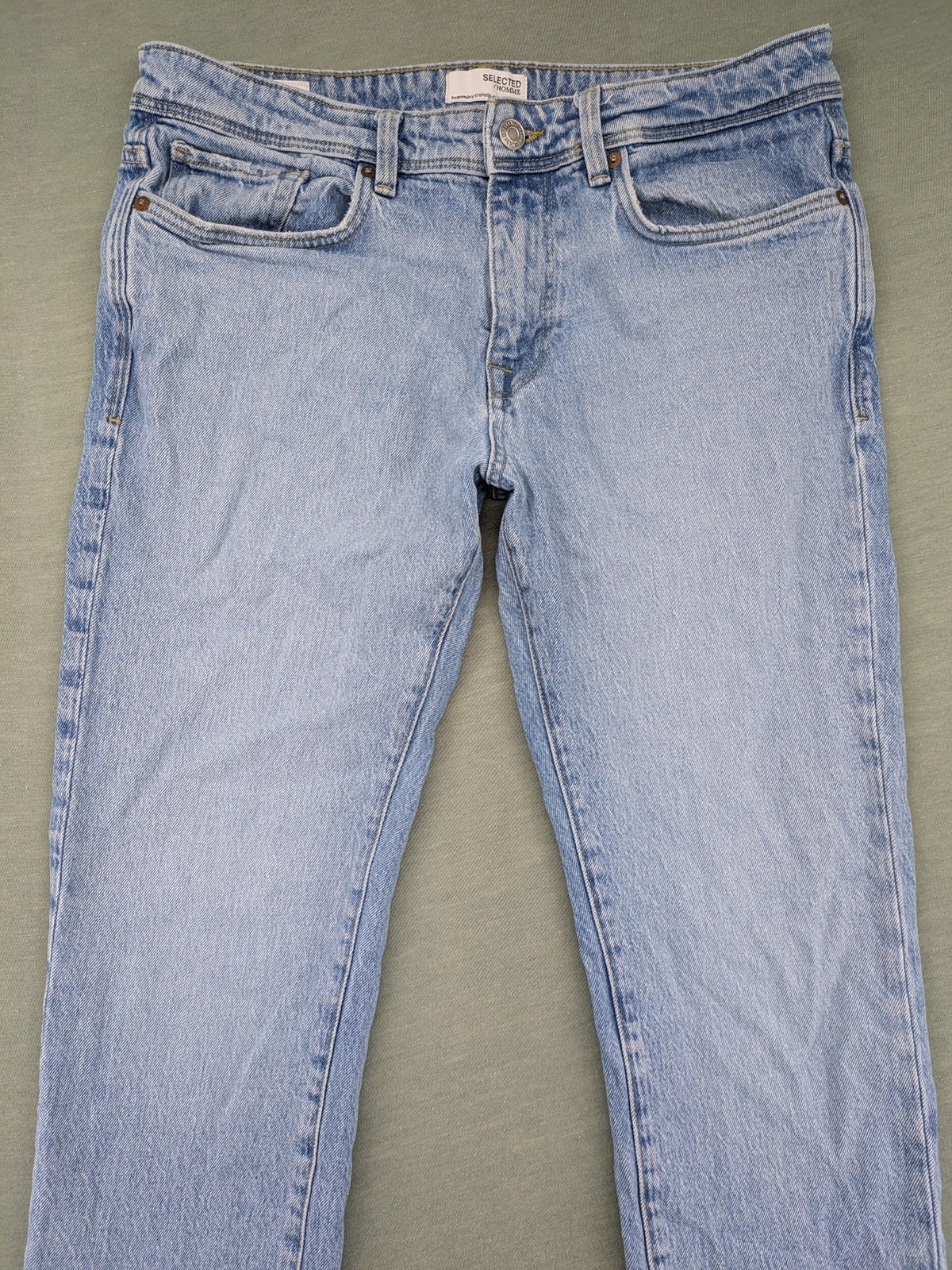 Selected Homme blue slim fit jeans with classic wash and stretch cotton material.