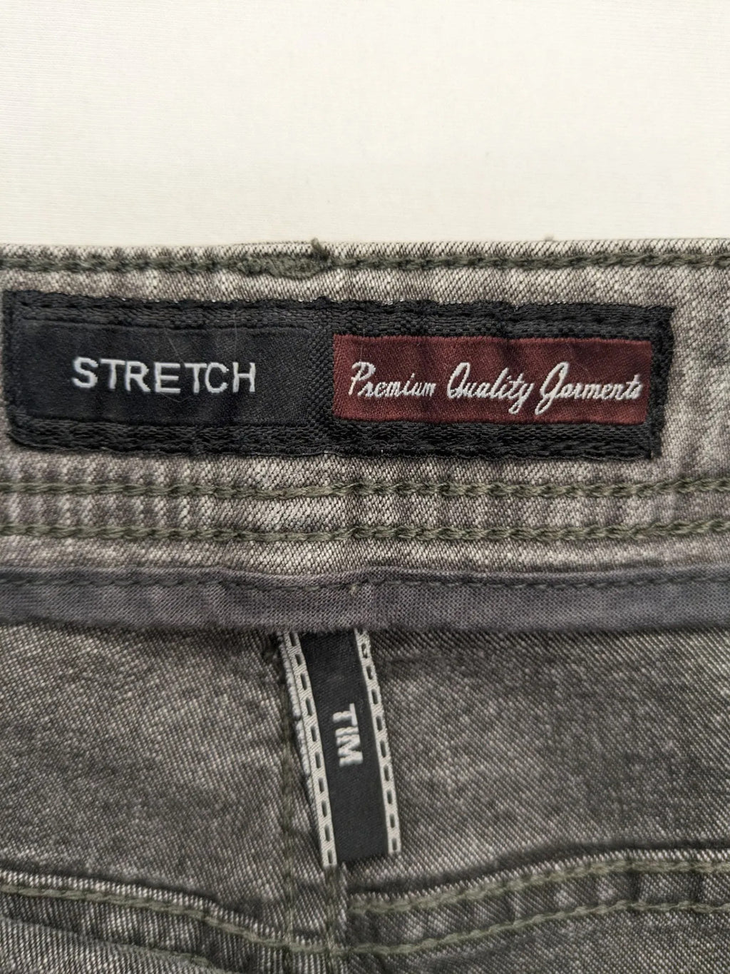 Charles Vögele grey straight leg jeans five-pocket design with zipper, stretch material.