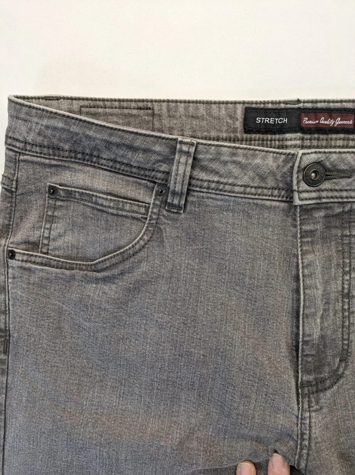 Charles Vögele grey straight leg jeans five-pocket design with zipper, stretch material.