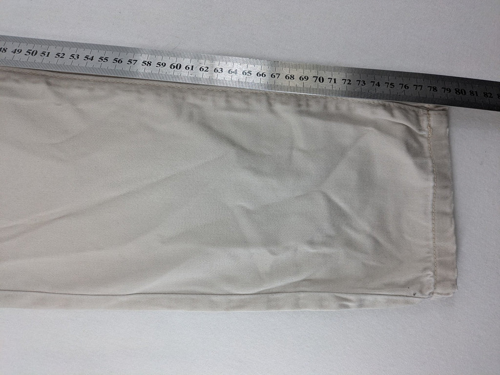 Flame beige chino pants with straight leg and classic button closure.