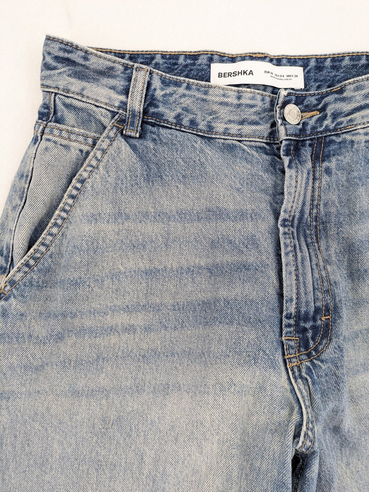 Bershka blue wide leg jeans high waist baggy style with light wash and cotton material.