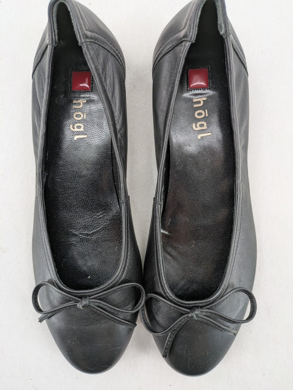 Högl black ballerinas smooth leather with decorative bow and rounded toe design.