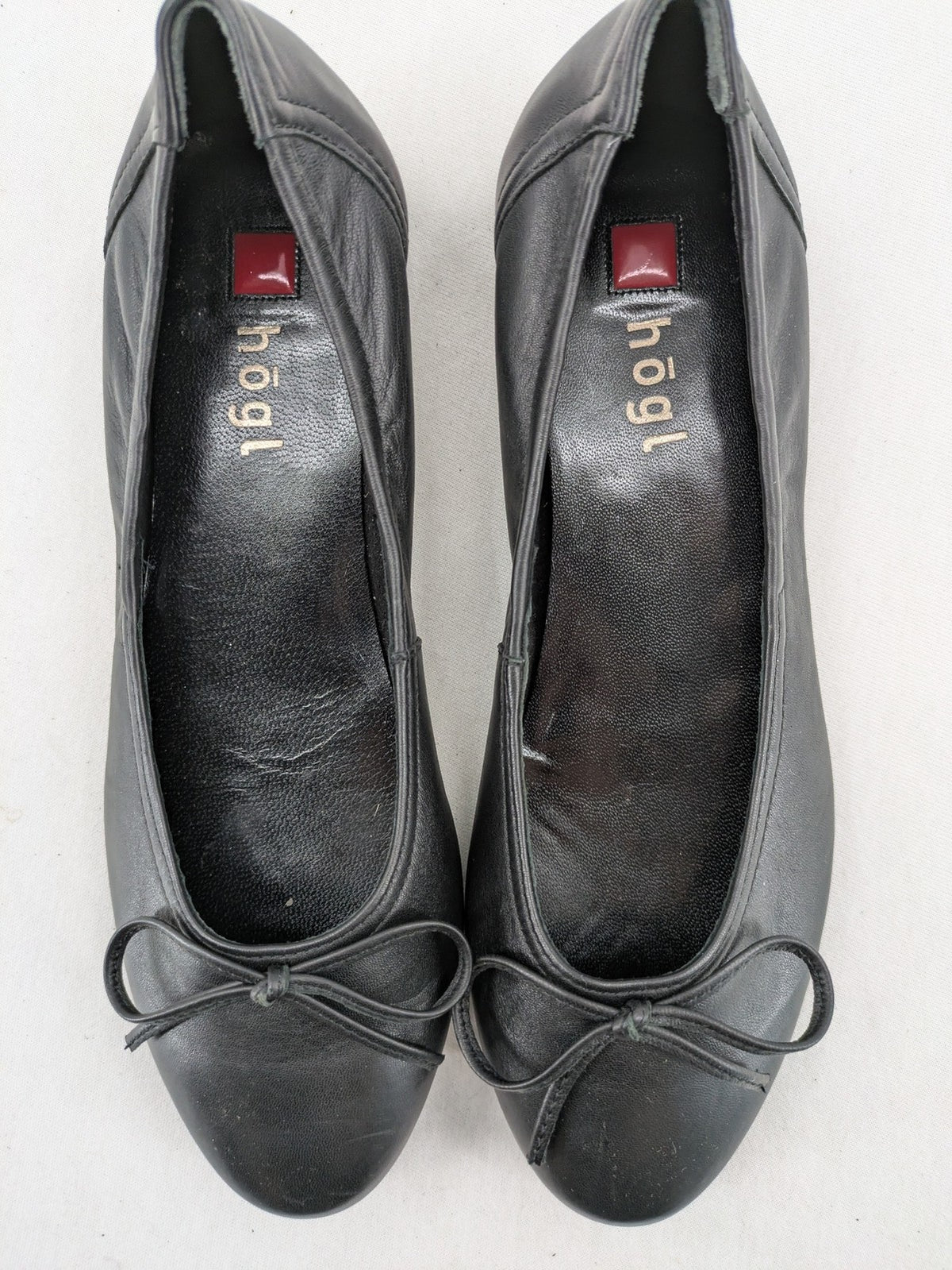 Högl black ballerinas smooth leather with decorative bow and rounded toe design.