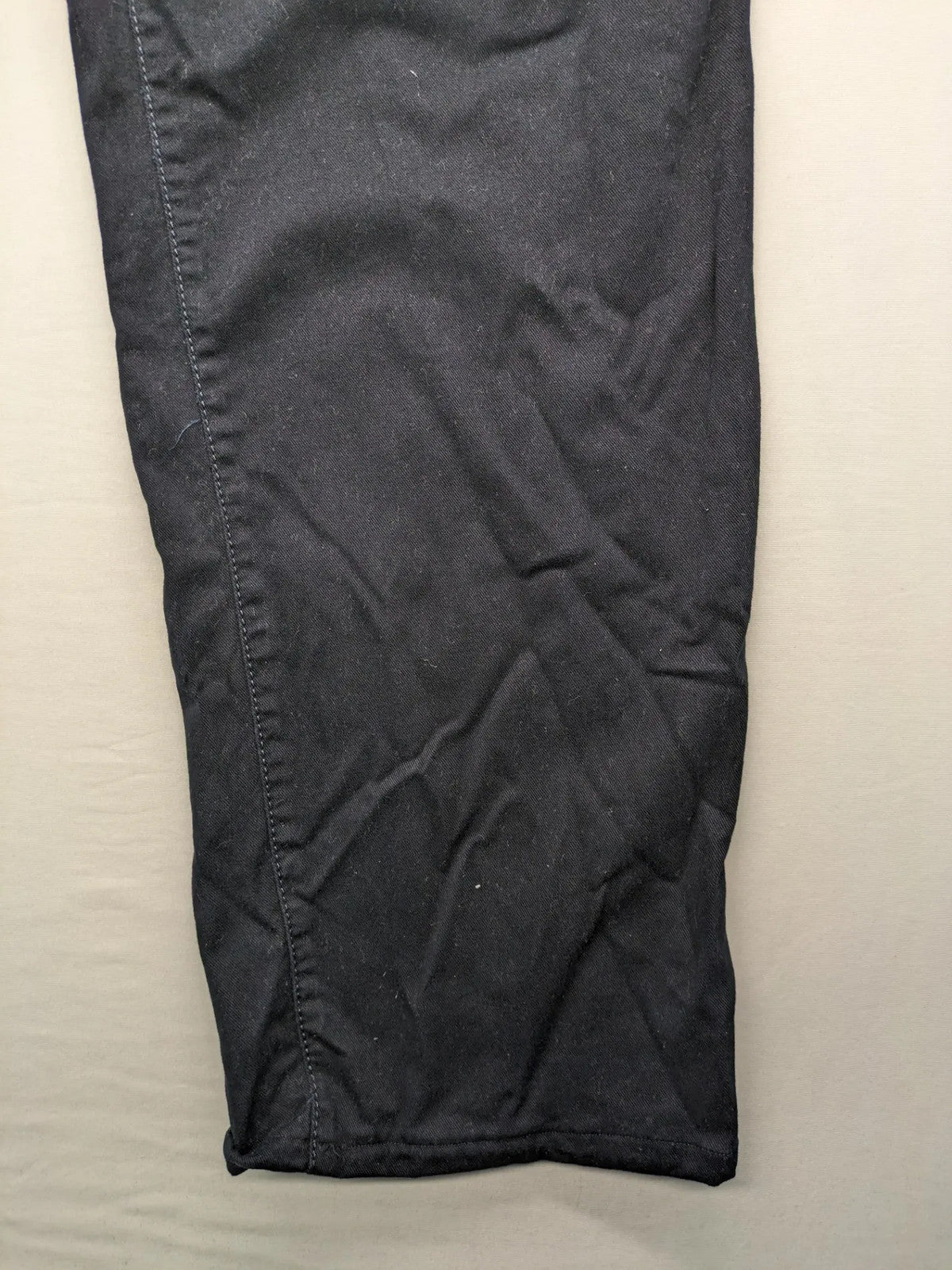 Watsons black straight jeans size 52 five-pocket design with zipper and stretch cotton.