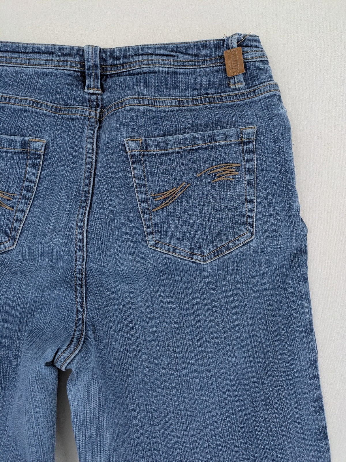 Vunic blue bootcut jeans medium wash five-pocket style with zipper and button closure