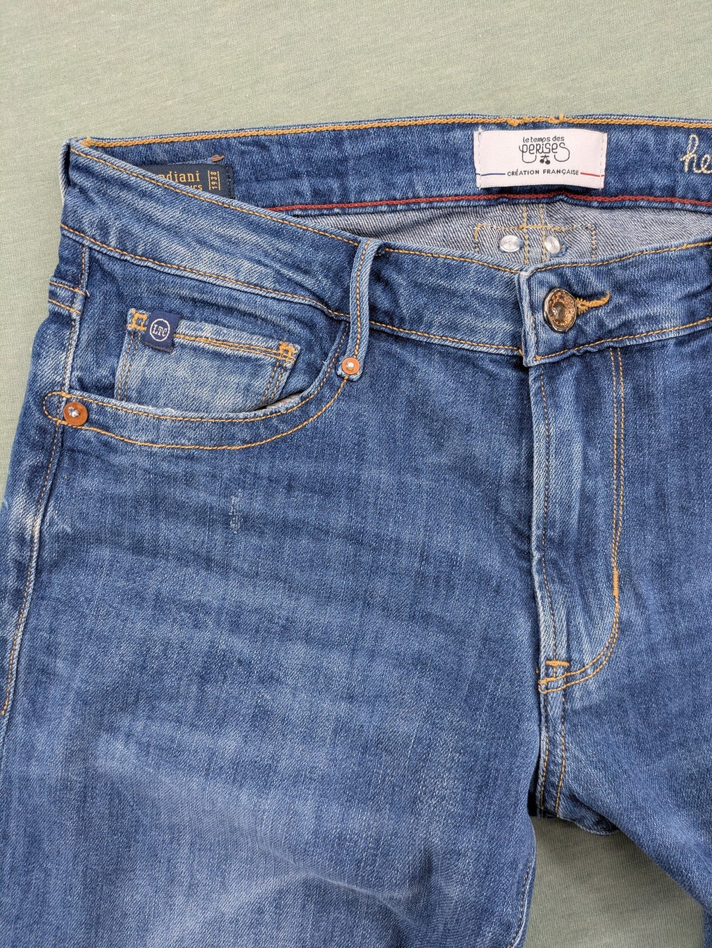 Le Temps des Cerises blue straight jeans, medium wash, 5-pocket design, Candiani denim.