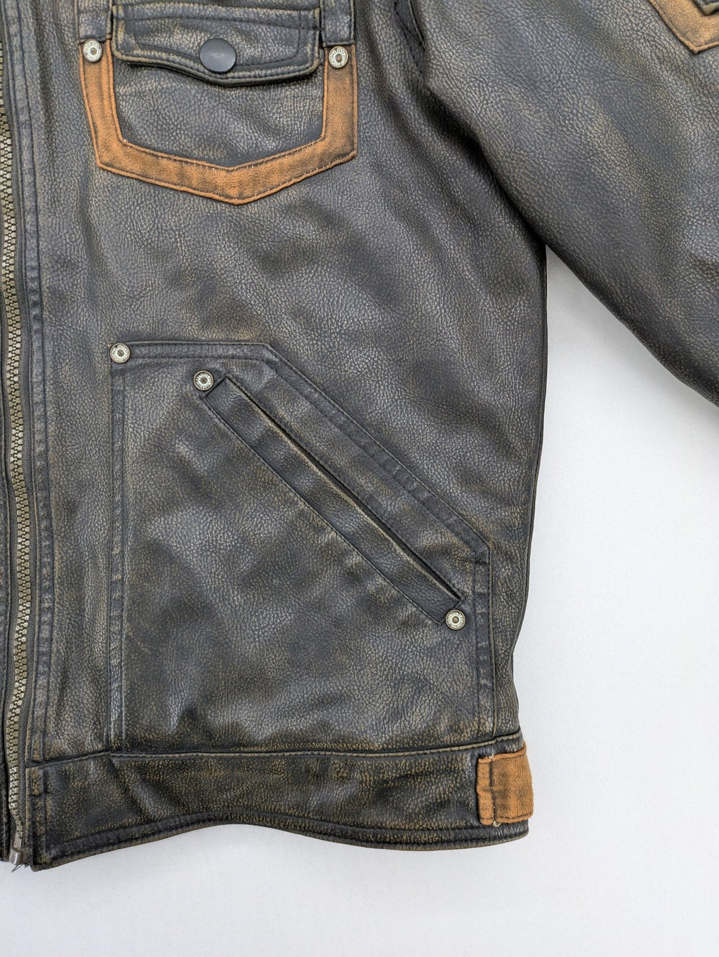 Junge brown bomber jacket with vintage patches and embroidered details in faux leather.