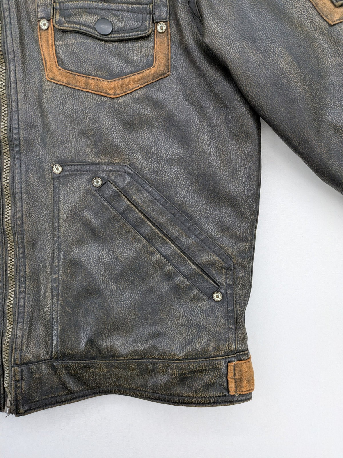 Junge brown bomber jacket with vintage patches and embroidered details in faux leather.