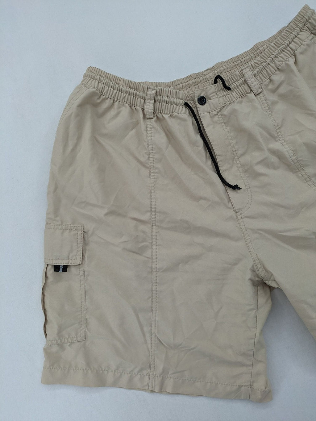 MAI Fashion beige cargo shorts with elastic waistband and spacious side pockets.