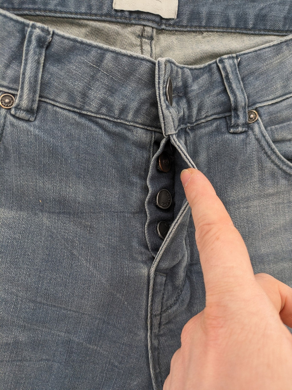 CAST IRON blue straight jeans Riser Slim Fit with classic button fly and casual wash.