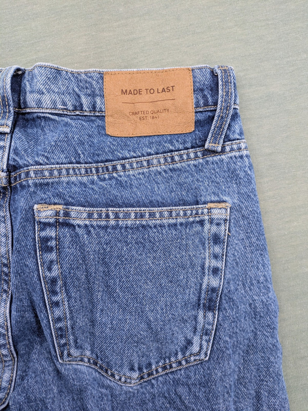 C&A blue straight jeans relaxed fit classic 5-pocket design durable denim material