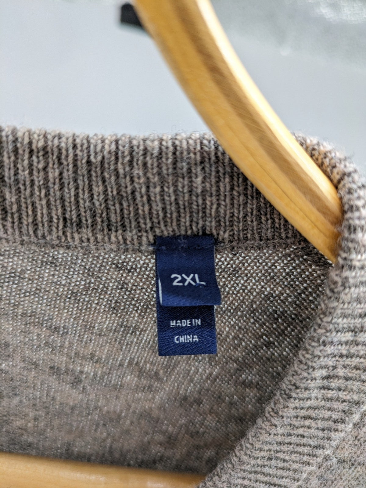 GANT grey V-neck sweater extra fine lambswool with subtle embroidered logo.