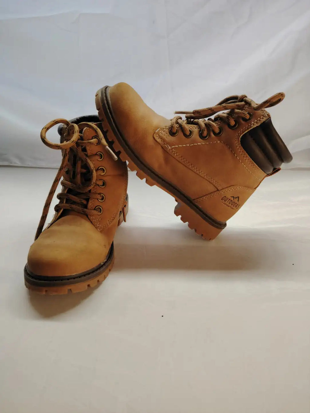 Lily & Dan brown winter boots size 30 with side zipper and classic lacing.
