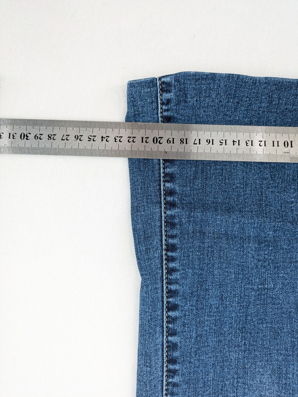 Obiettivo blue bootcut jeans 5-pocket design, comfortable stretch denim, classic medium wash.
