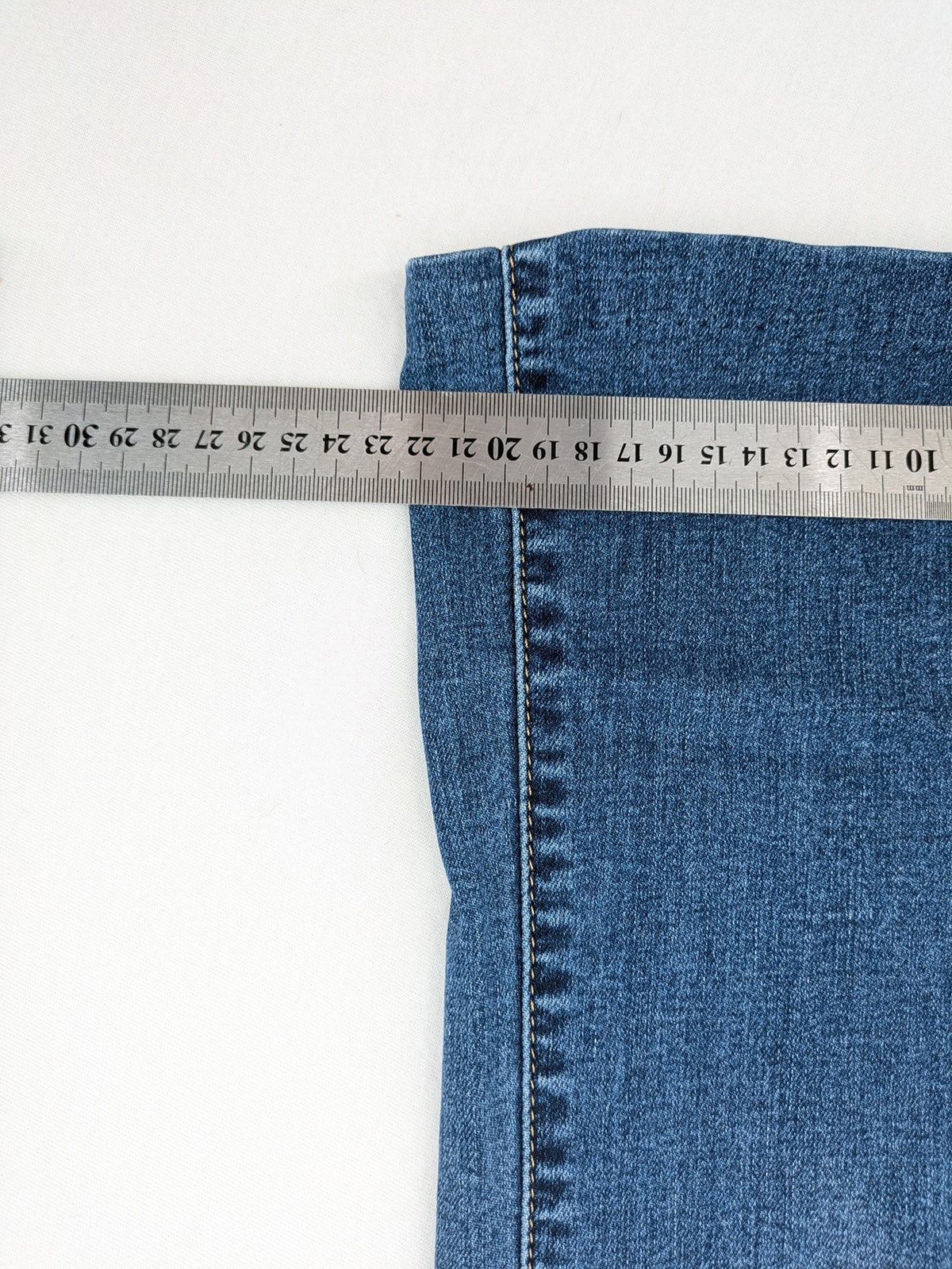 Obiettivo blue bootcut jeans 5-pocket design, comfortable stretch denim, classic medium wash.