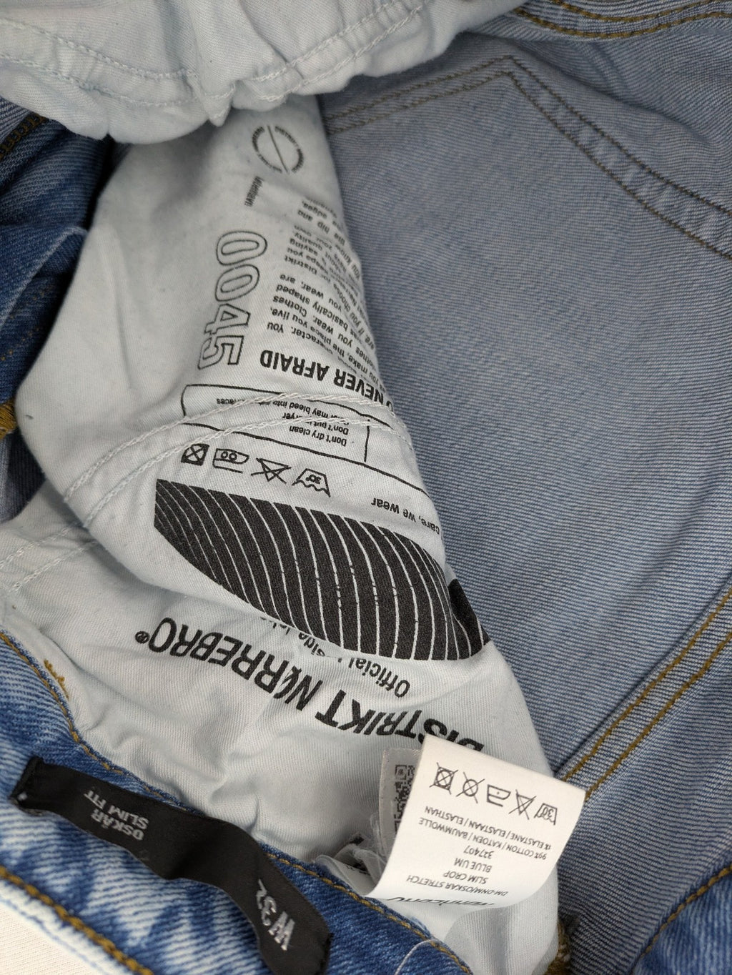 Oskar blue slim fit jeans with classic 5-pocket design and light wash.