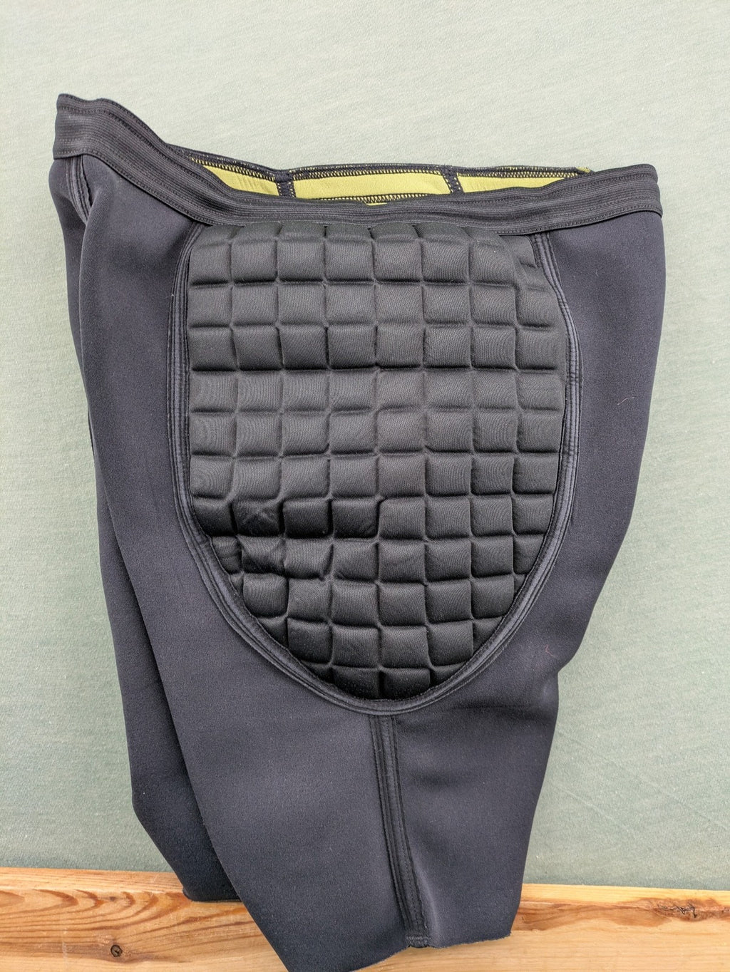 Select padded goalkeeper shorts black with robust hip and tailbone padding.