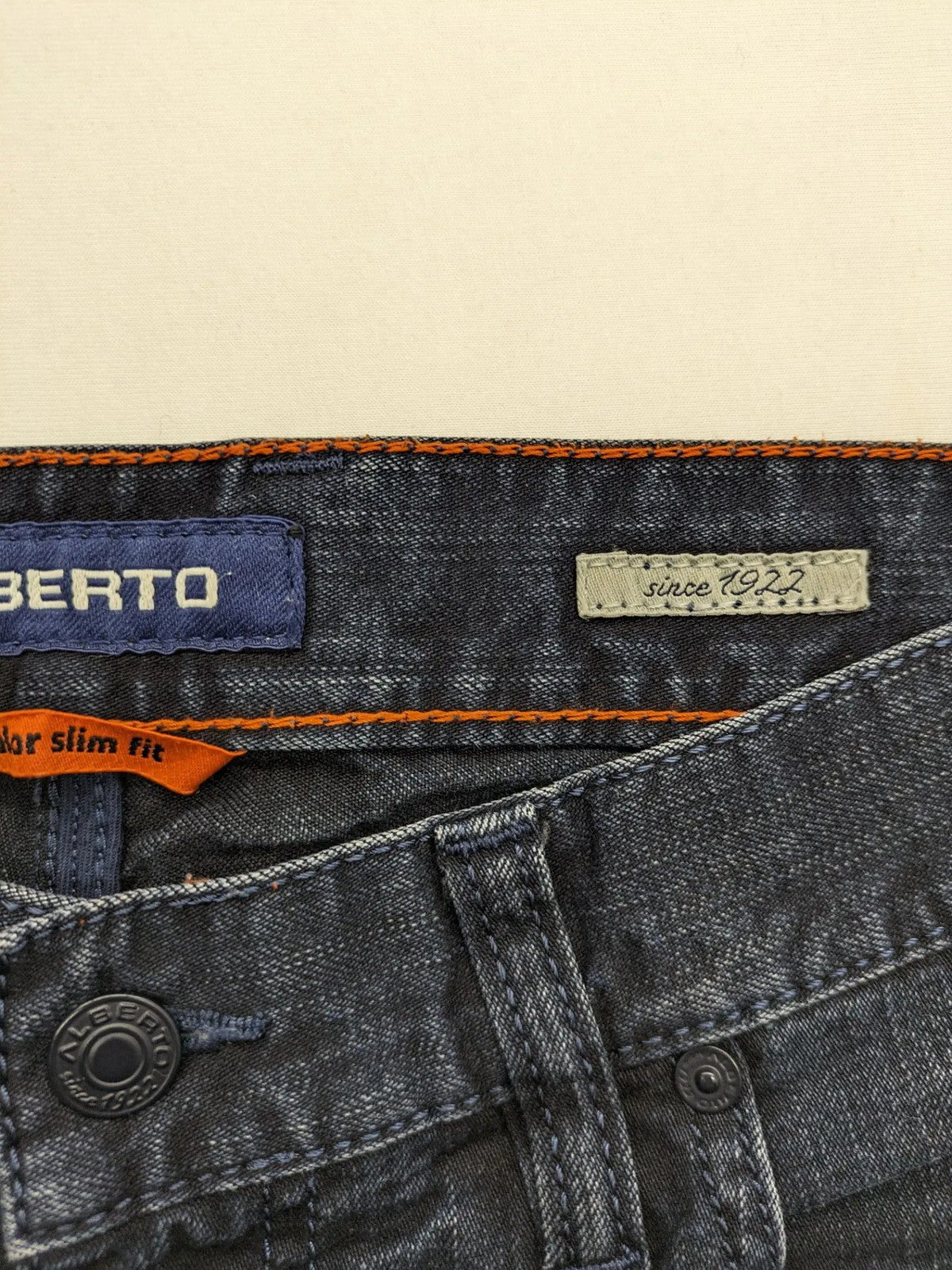 ALBERTO straight jeans dark blue five-pocket style with zipper, made from stretch denim.