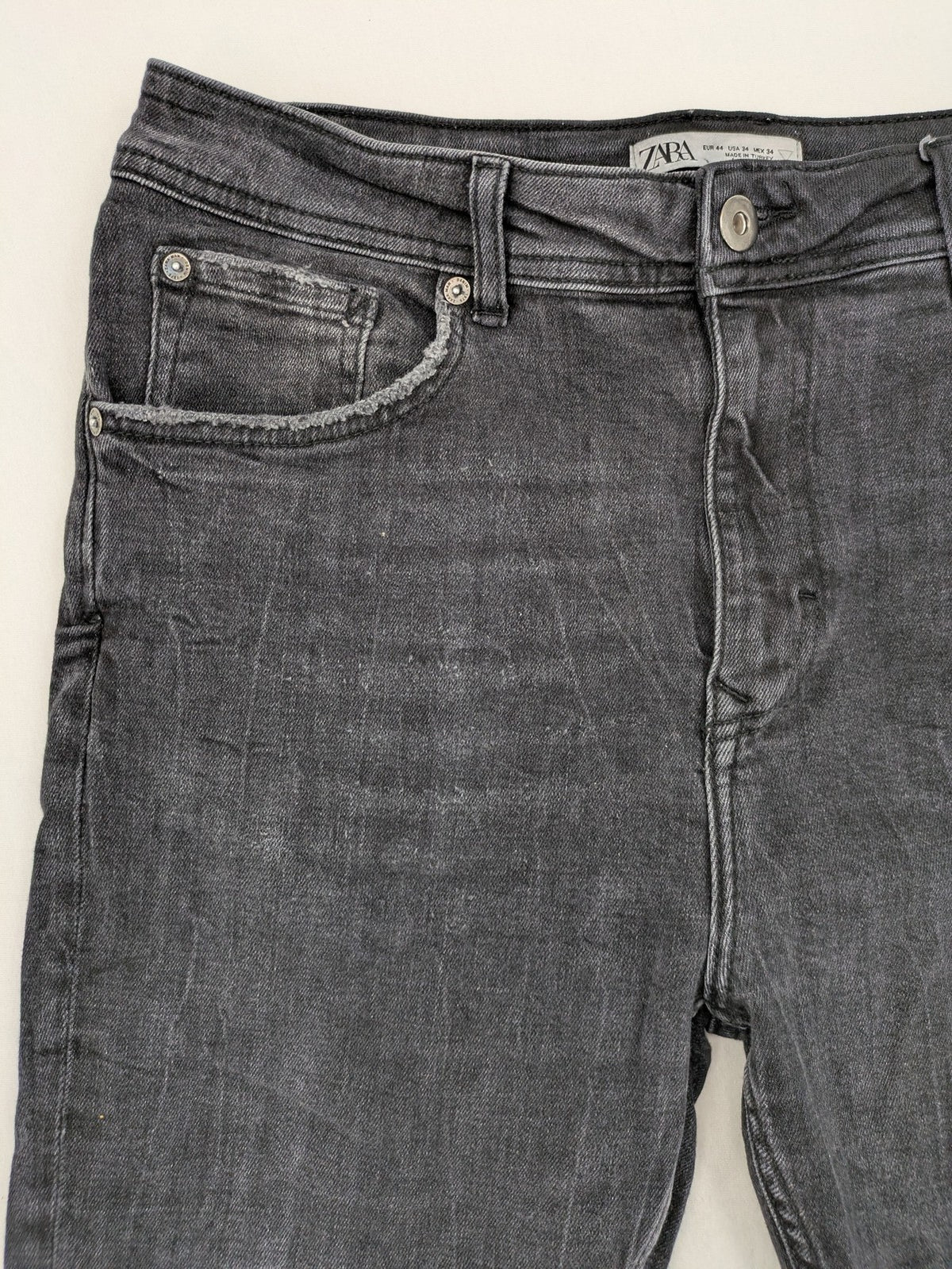 Zara slim fit jeans grey washed with distressed details and frayed hem.