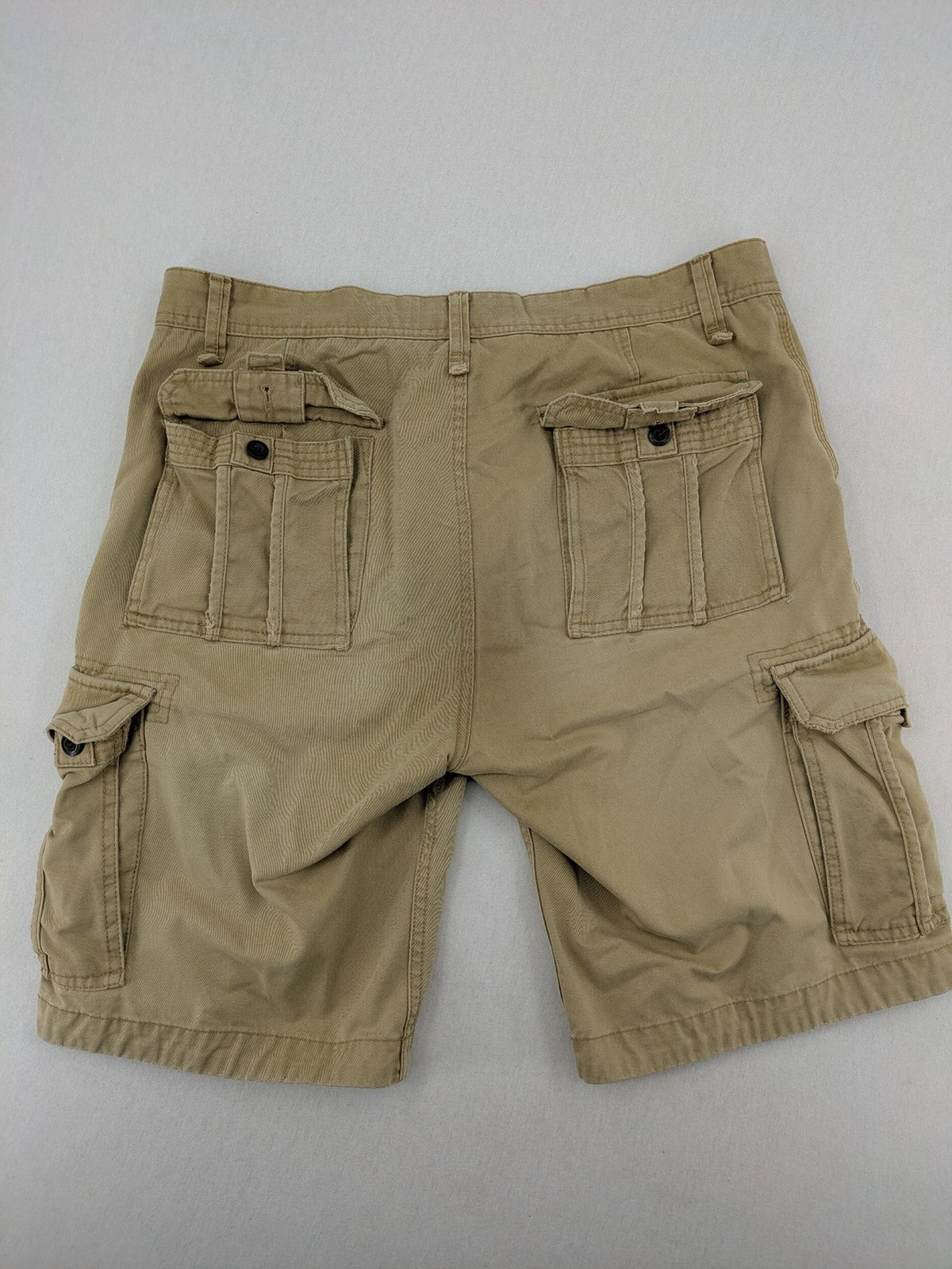 Angelo Litrico beige cargo shorts with multiple pockets and durable cotton material.