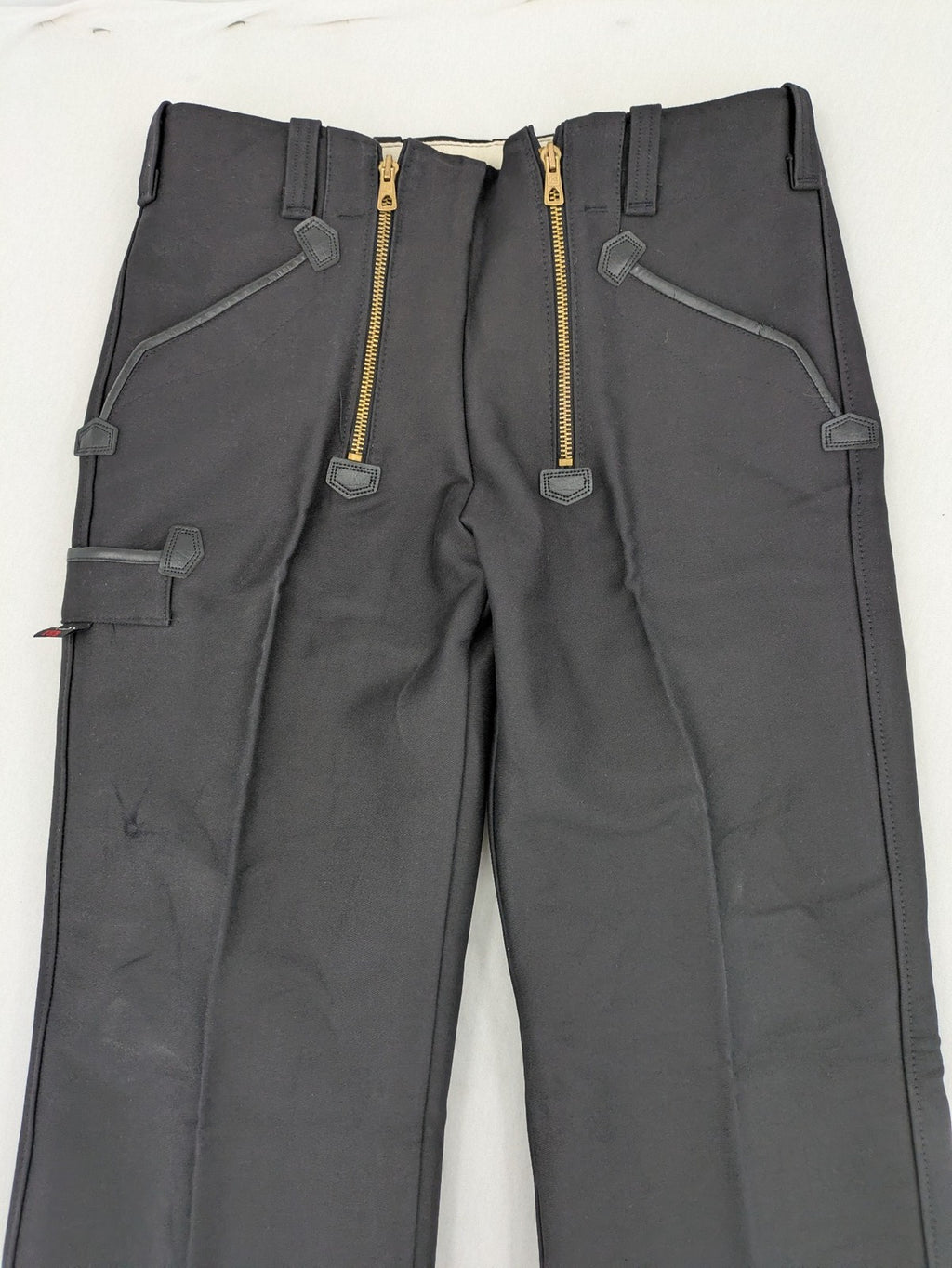 FHB hunting pants grey with double zipper and leather reinforcements, made from 100% cotton.