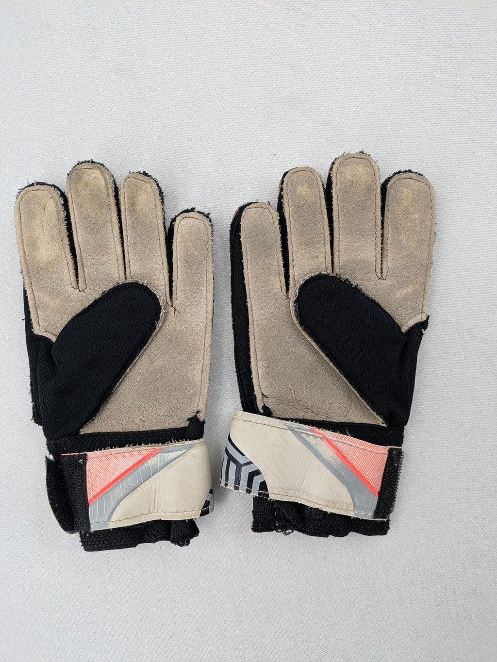 Fila soccer gloves black grey red geometric pattern padded backhand