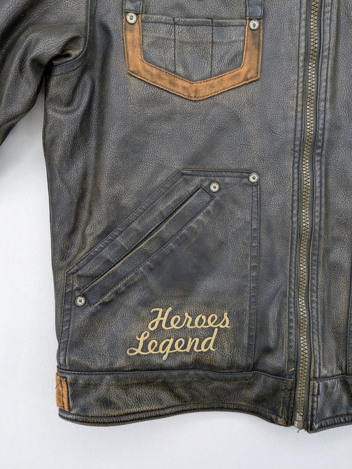 Junge brown bomber jacket with vintage patches and embroidered details in faux leather.