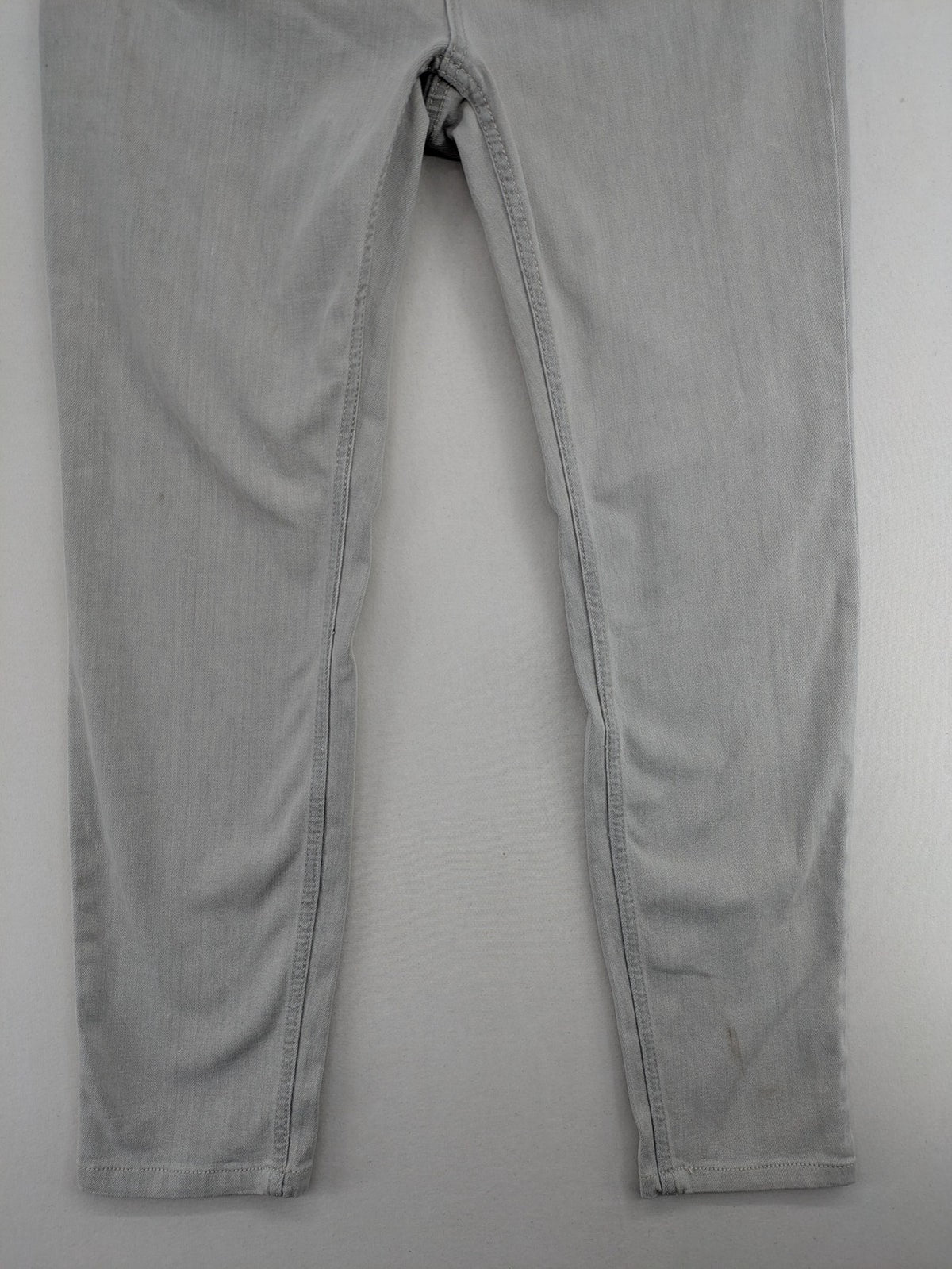 Laura Torelli grey straight jeans with classic 5-pocket design and slim fit silhouette.