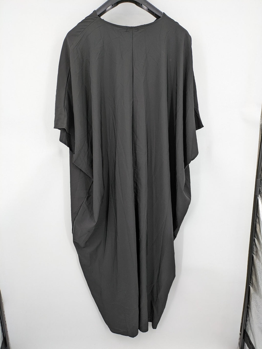 R.R grey kaftan dress with V-neck, oversized fit, and central ring detail.