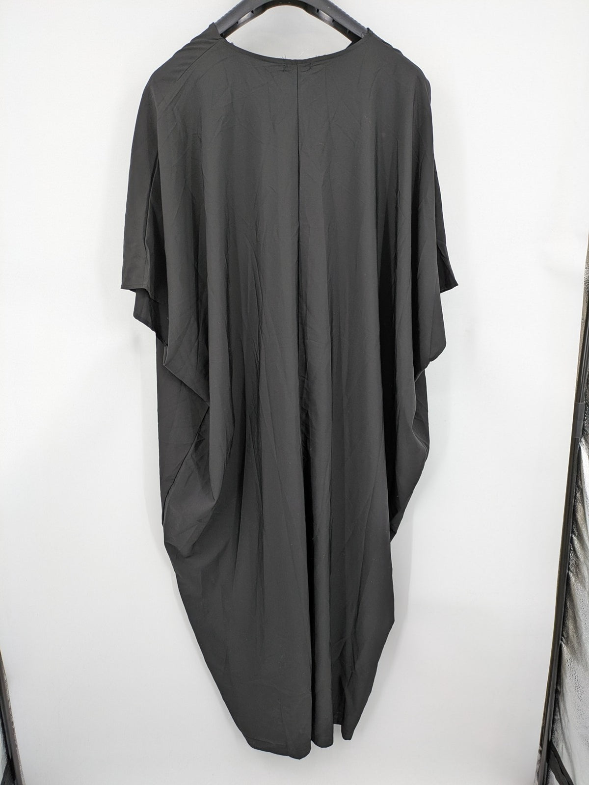 R.R grey kaftan dress with V-neck, oversized fit, and central ring detail.
