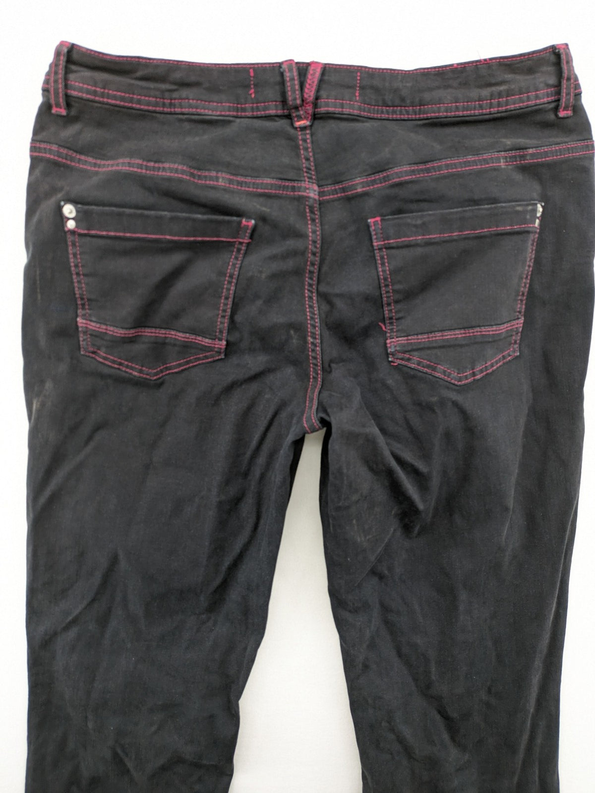 Denim black straight jeans with pink contrast stitching and classic 5-pocket style.