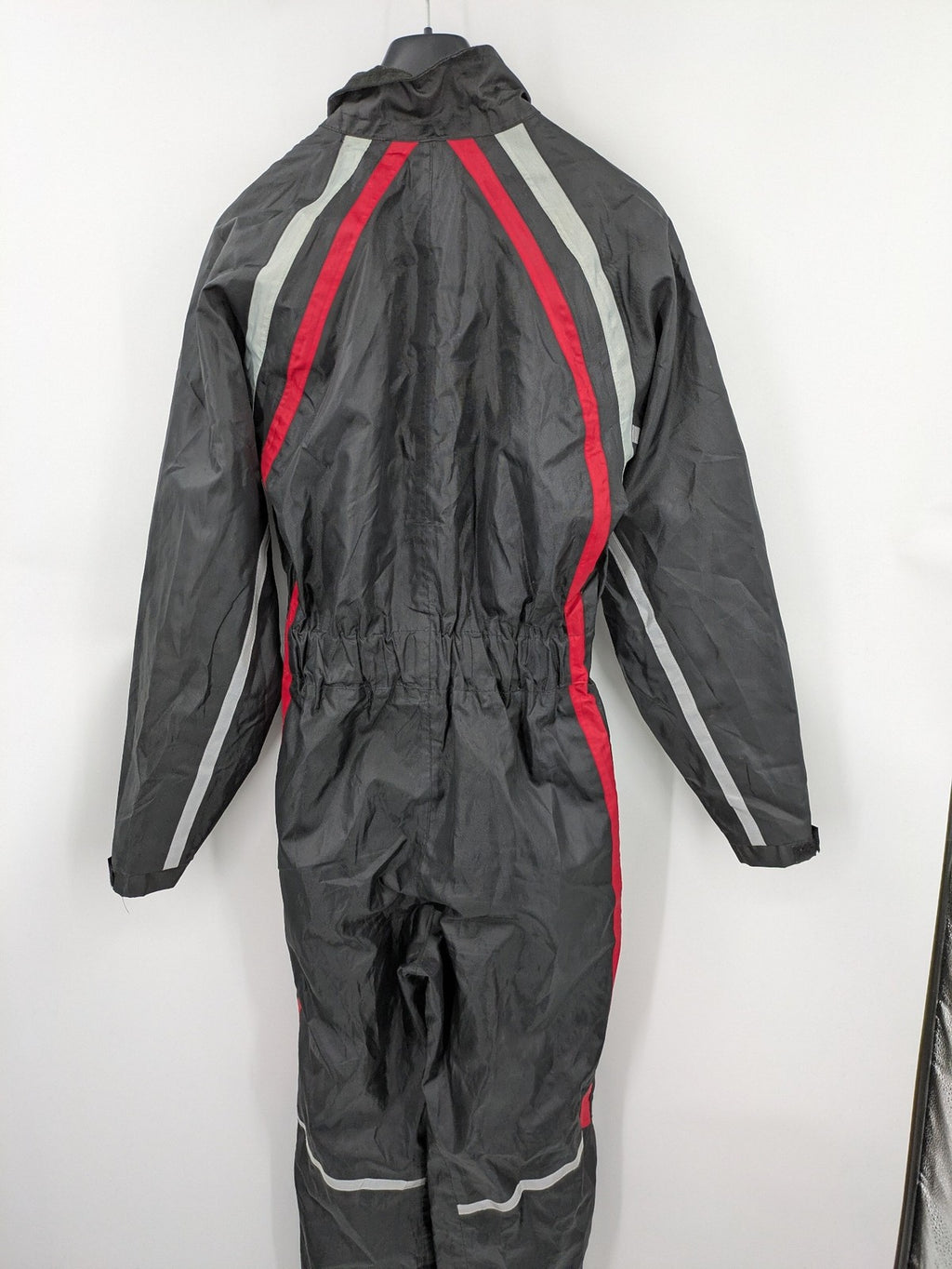 Unitech black rain suit with red reflective stripes and full zipper, size M.