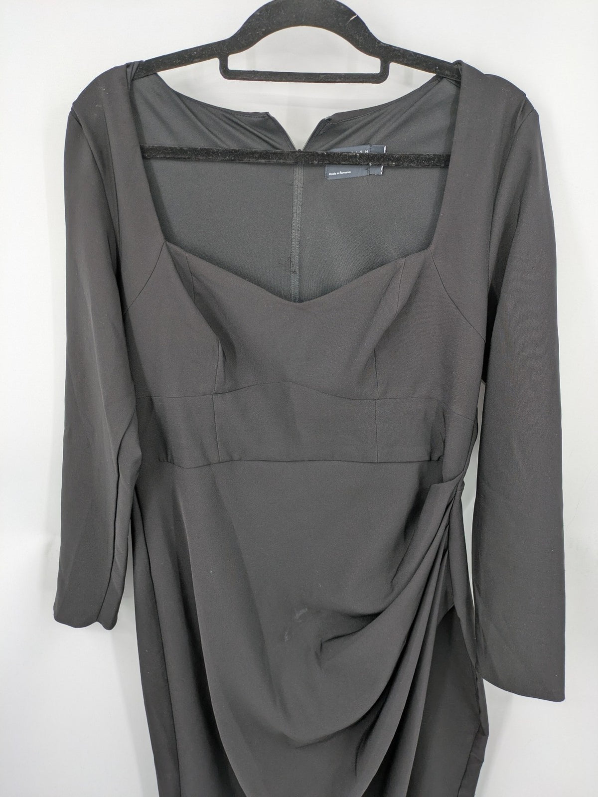 ASOS DESIGN black midikleid with square neckline and side ruching in stretch fabric.